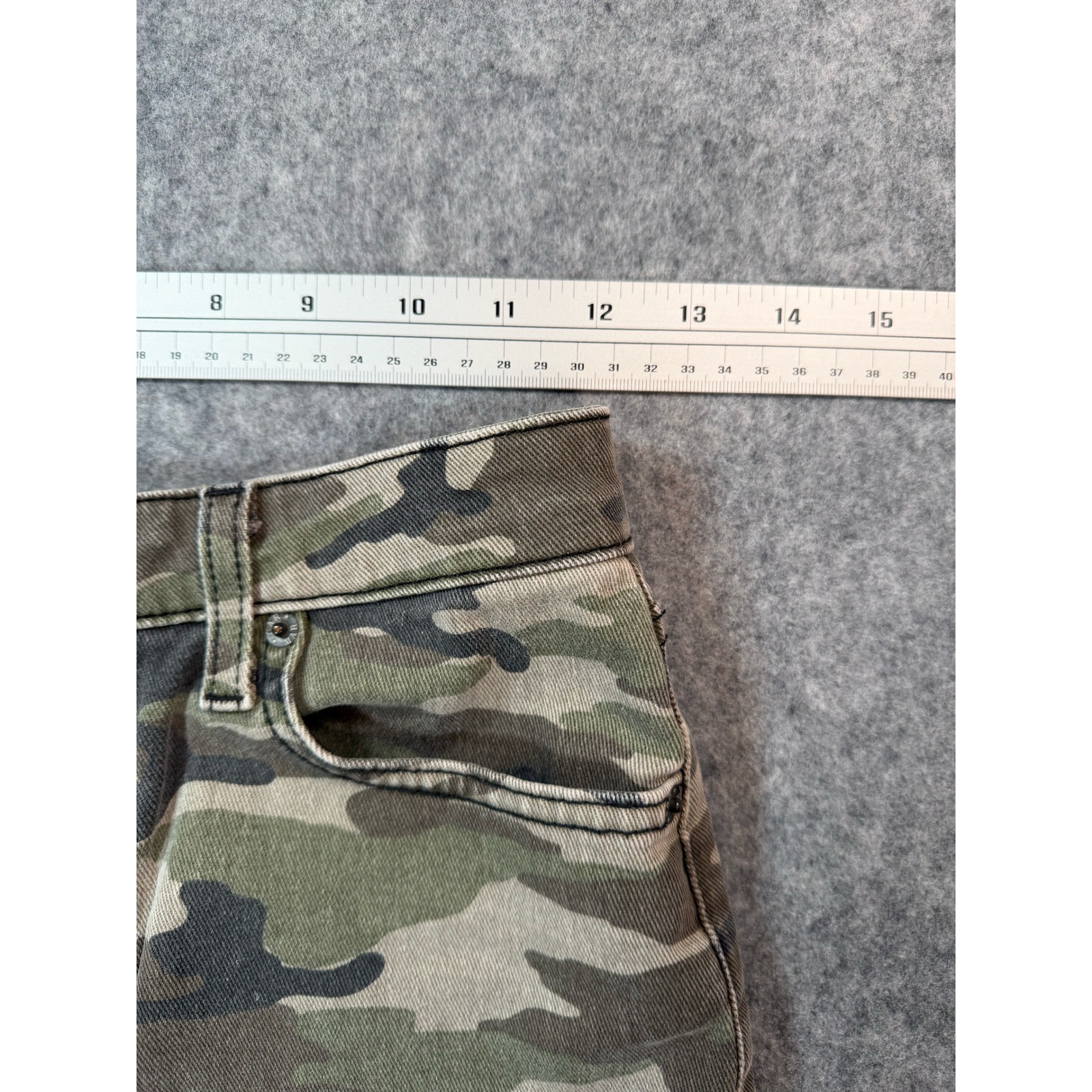 Carmar Camo Denim Mini Skirt Green Camouflage Frayed Hem Size 24 Distressed — image 5 of 6